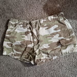 No Boundaries women's shorts green camo size M 7-9